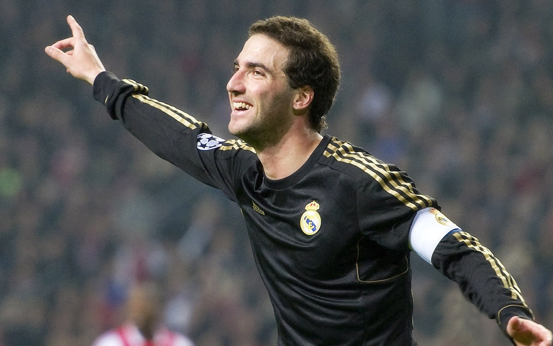 哈萨克斯坦武术比赛吸引众多武者参与,哈萨克斯坦的拳击